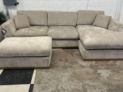 LIKE NEW!! COSTCO HENREDON CALEY FABRIC SECTIONAL W/ REVERSIBLE CHAISE & OTTOMAN!!