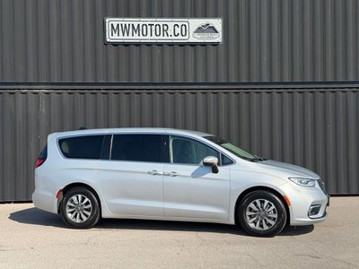 2023 Chrysler Pacifica Plug-In Hybrid Touring L