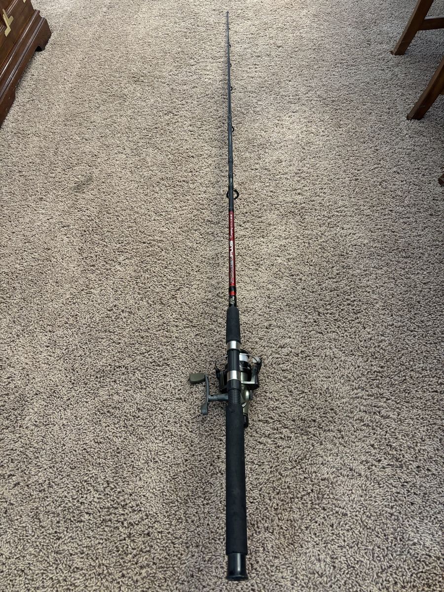 Bass Pro Shop Fishing Pole and SE4 Reel