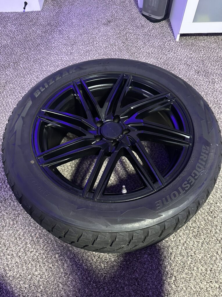 20x8.5 Black Wheels With Tires