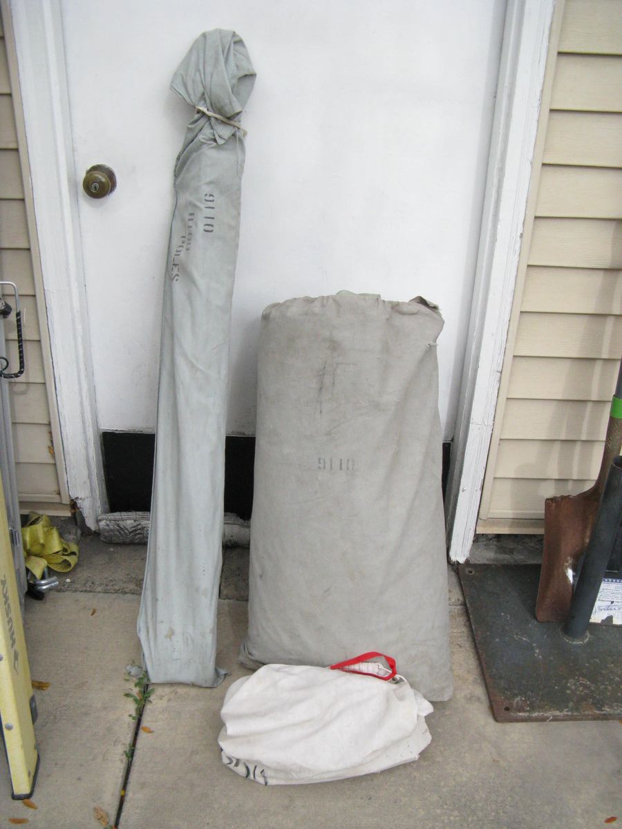 Springbar Tent Model #9110 Needs some cleaning and frontdoor screen repair.
