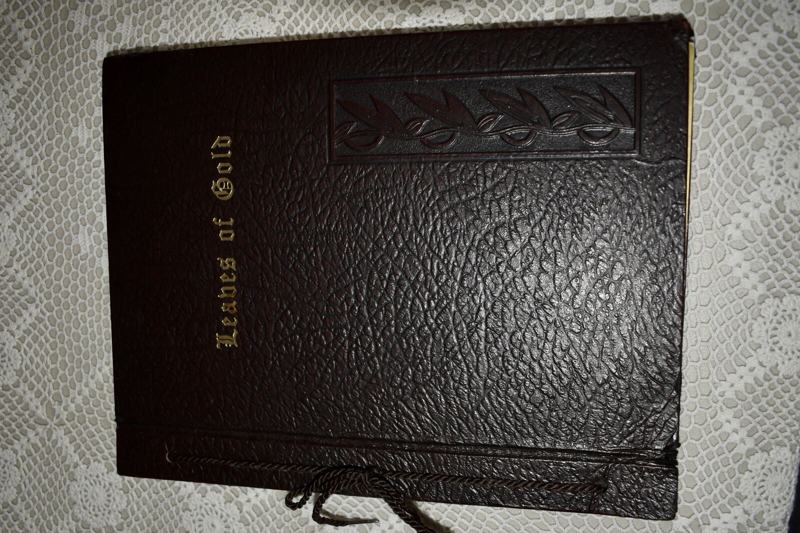 LEAVES OF GOLD- PRAYERS- MEMORABLE PHRASES INSPIRATIONAL VERSE AND PROSE C. 1948 -1962 EDITION