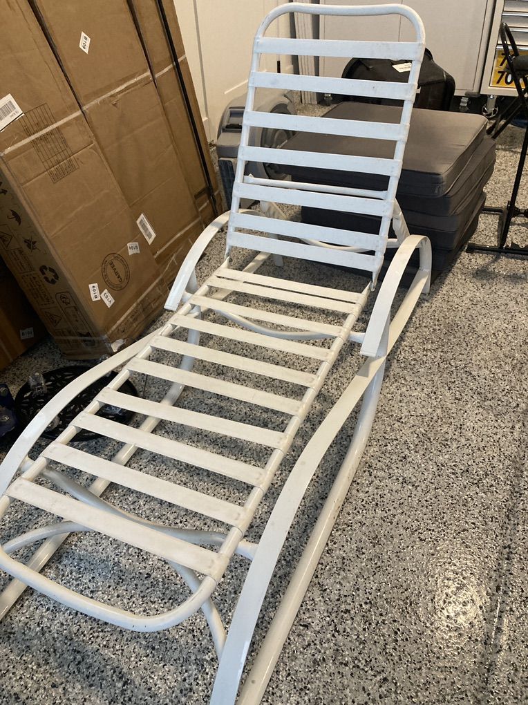 Outdoor Lounge Chair
