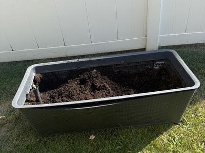Raised garden bed