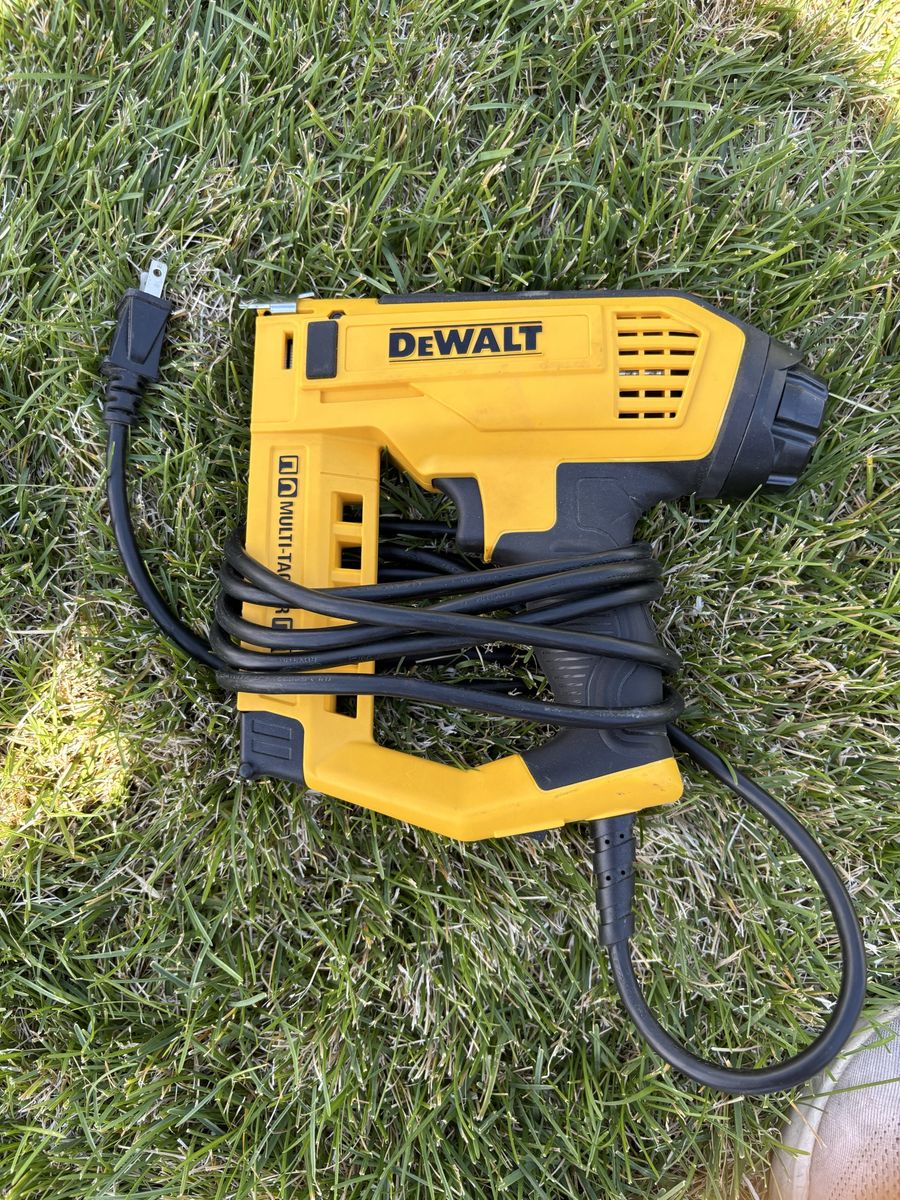 DEWALT 5-in-1 Electric Multi-Tacker / Brad Nailer