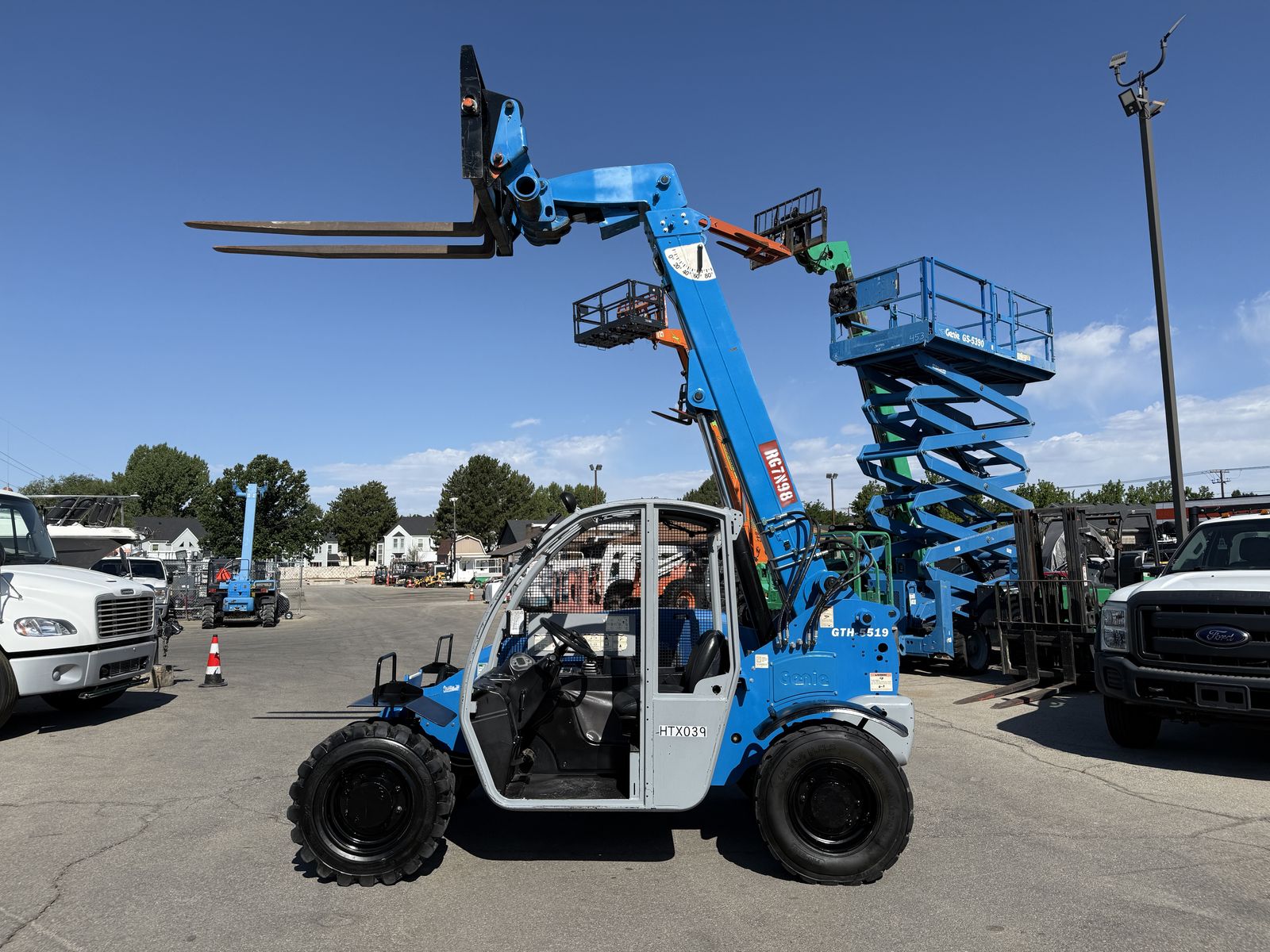 Used Telehandler Forklift 2015 Genie GTH-5519