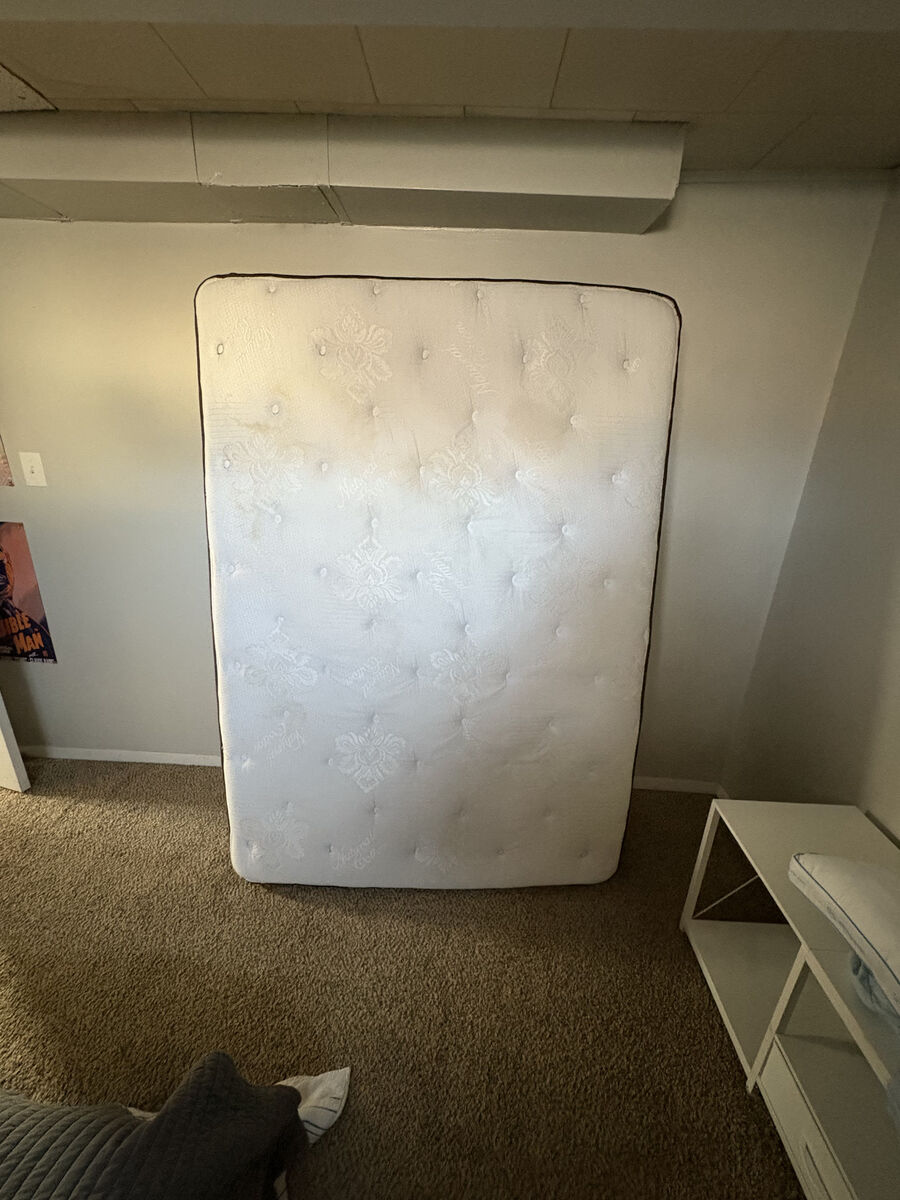 Full Mattress / $70 OBO