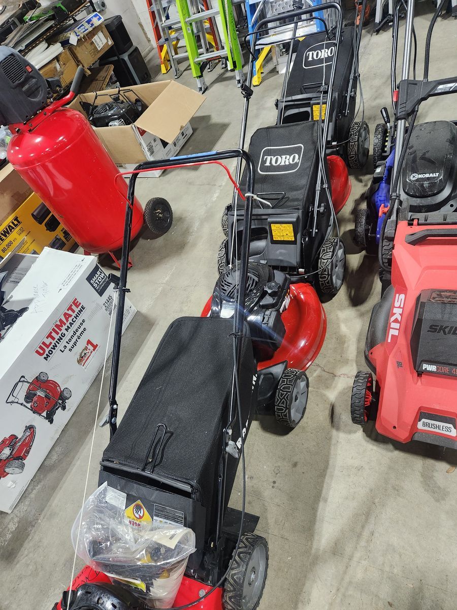 GREAT TORO GAS LAWN MOWERS 3 AVAILABLE ! HURRY IN TODAY!