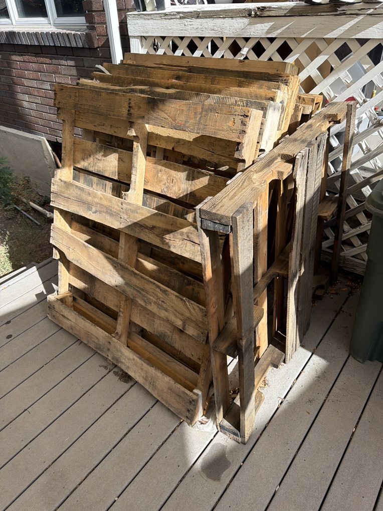 Free Wooden Pallets