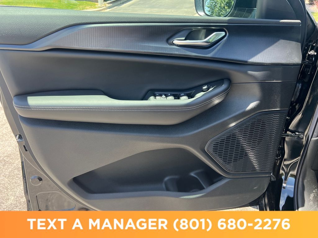 Main image 10