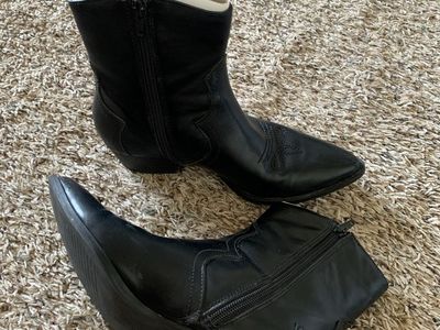 Pull&Bear Collection Black Pointed Toe Cowboy Ankle Boots, Size 36 (EU)