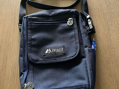 Everest Navy Blue Crossbody Messenger Travel Bag with Adjustable Strap