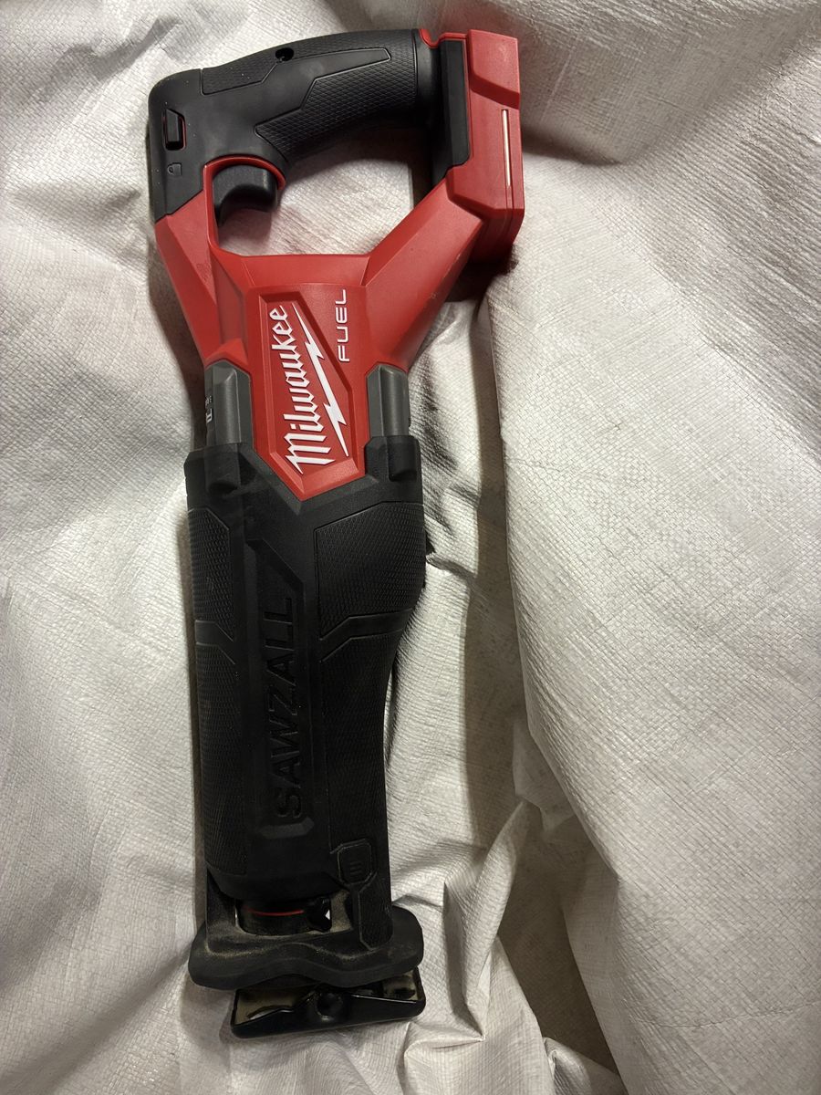 New Milwaukee fuel m18 sawzall 2821-20 tool only.