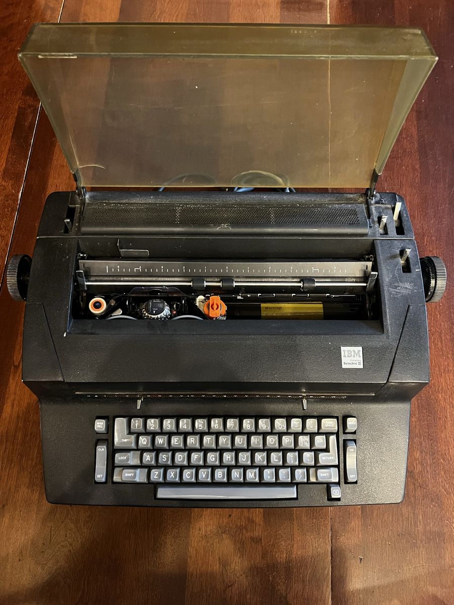 IBM Correcting Selecteic II Typewriter - Nonfunctional