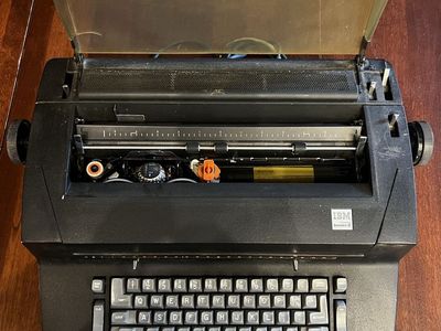 IBM Correcting Selecteic II Typewriter - Nonfunctional