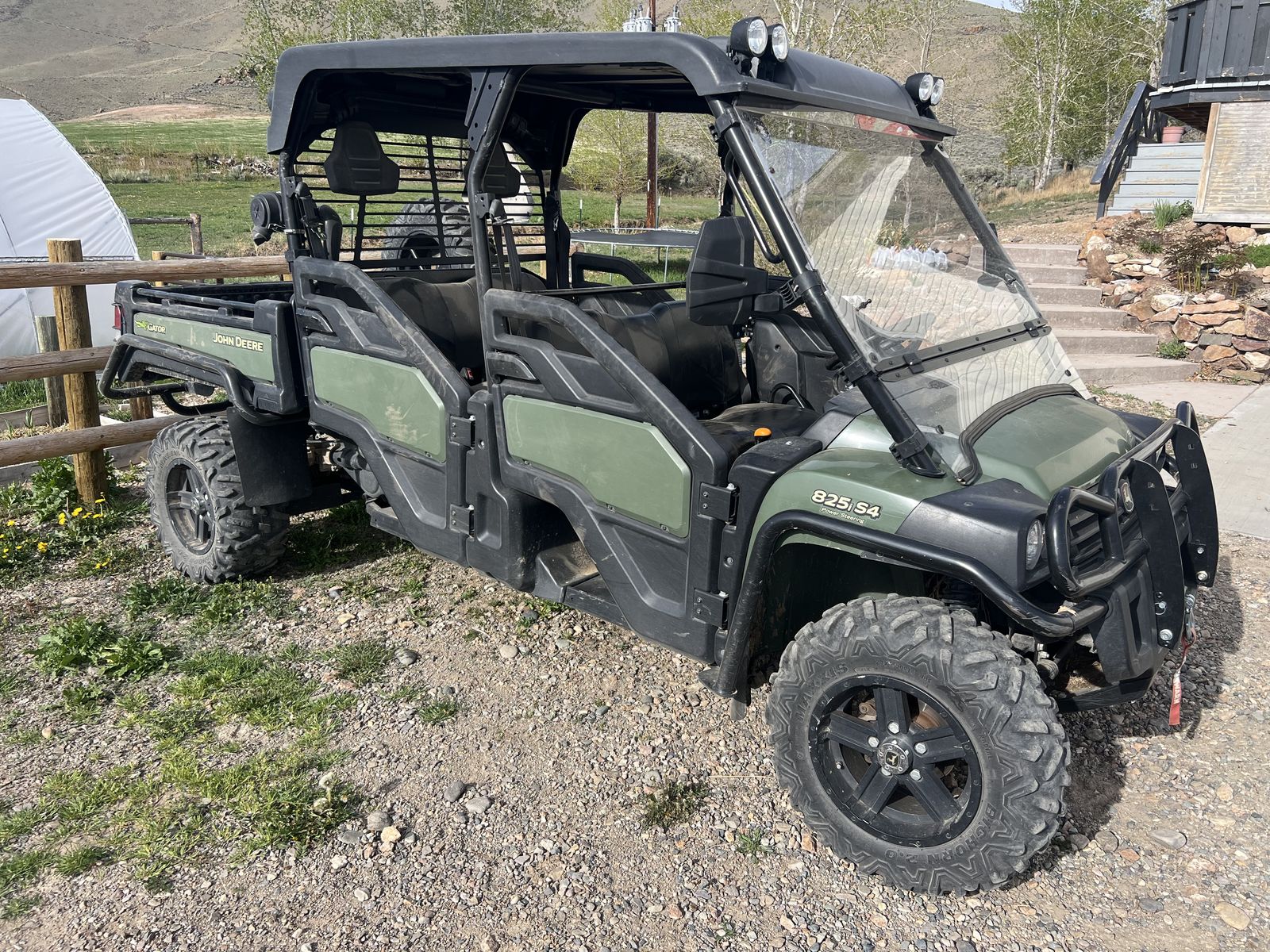2014 John Deere Gator 825i S4