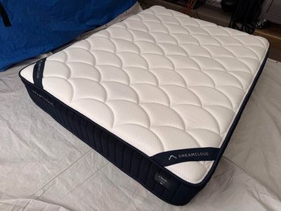 DreamCloud Queen 12” Memory Foam Mattress – Excellent Condition