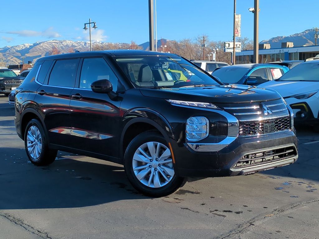 2026 Mitsubishi Outlander ES