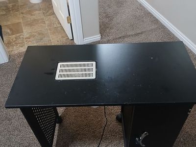 Nail salon table