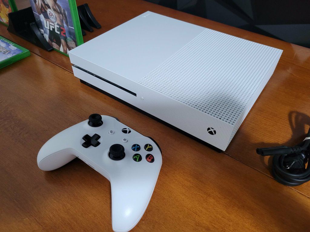 Microsoft Xbox One S 500gb -1681 White Bundle, Controller, Power Cord, HDMI Cable & 3 Games. Tested. Excellent Conditions!