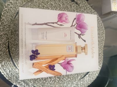 Elizabeth Arden 5th Avenue 2-Piece Fragrance Gift Set: EDP Spray 4.2oz & Body Lotion 3.3oz