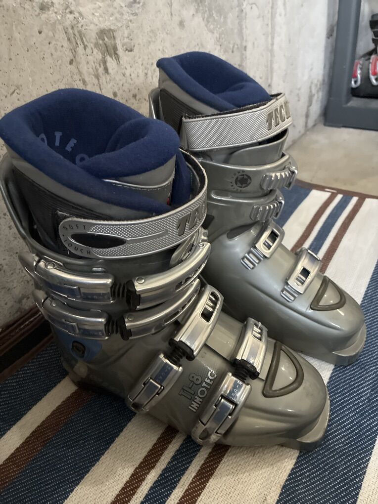 TEcnica Womens Ski Boots Size 5.5 us 23.5