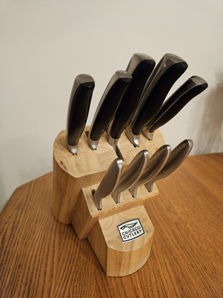 Chicago Cutlery 10-Piece Knife Set with Wood Block - Stainless Steel Blades, Black Handles