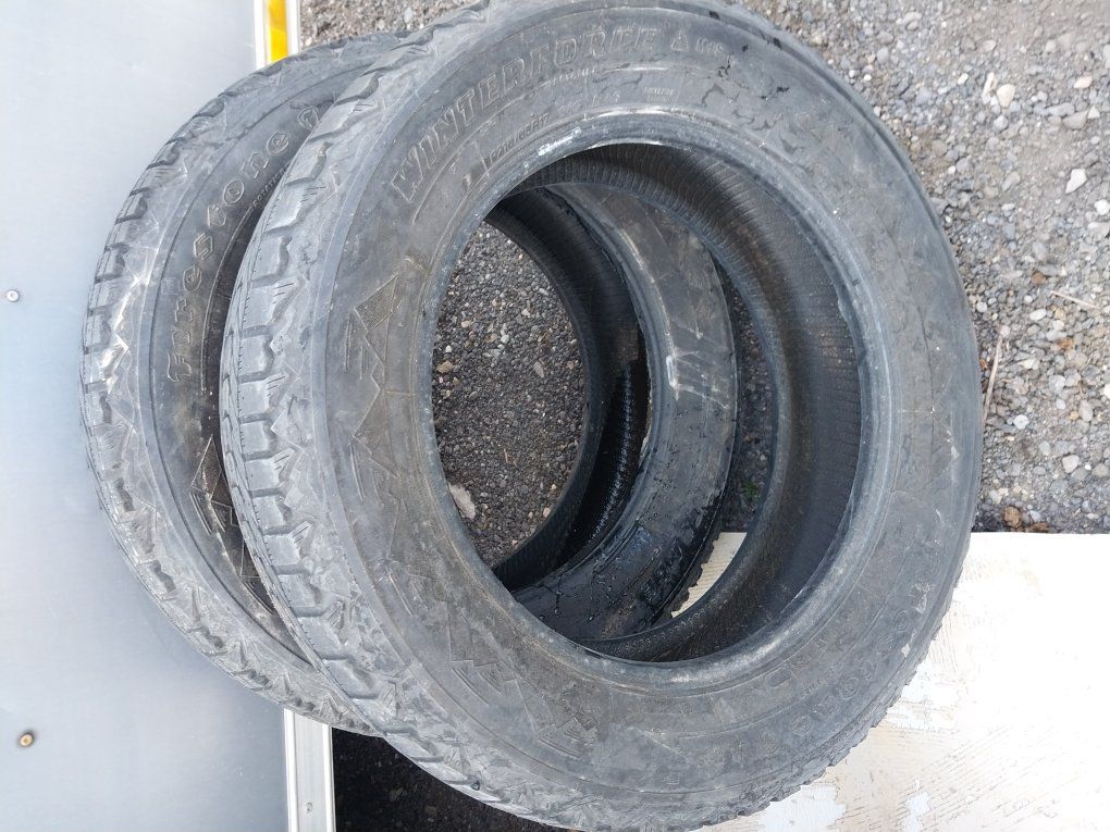 set of 2 Firestone 215/65/17 tires