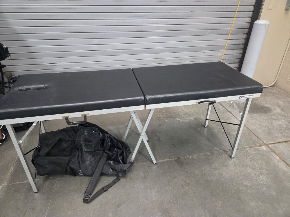 Battle Creek Metal Massage Table w/carry bag