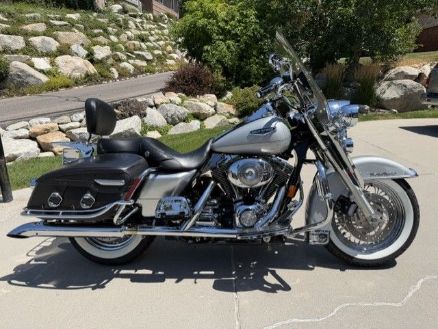 2005 Harley-Davidson Road King Classic FLHRCI Silver - 43,900 Miles