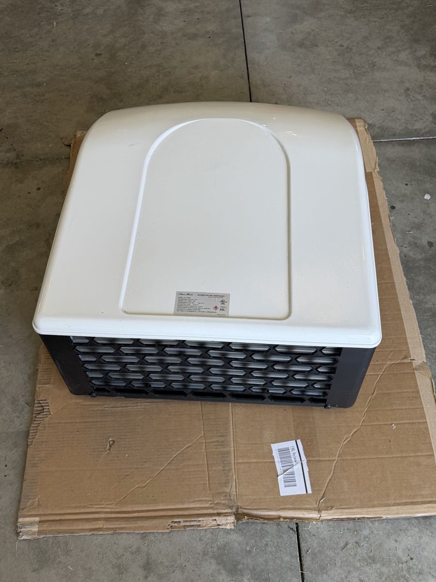 RV Air Conditioning Unit