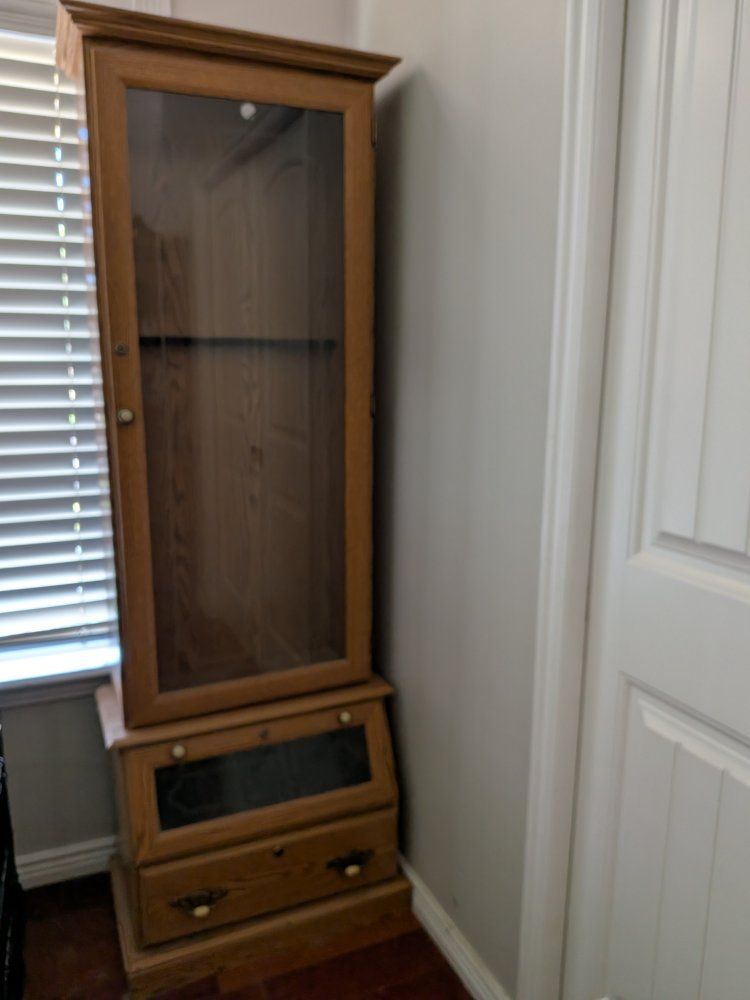 Wooden Gun Cabinet with Etched Glass Deer Detail and Bottom Storage