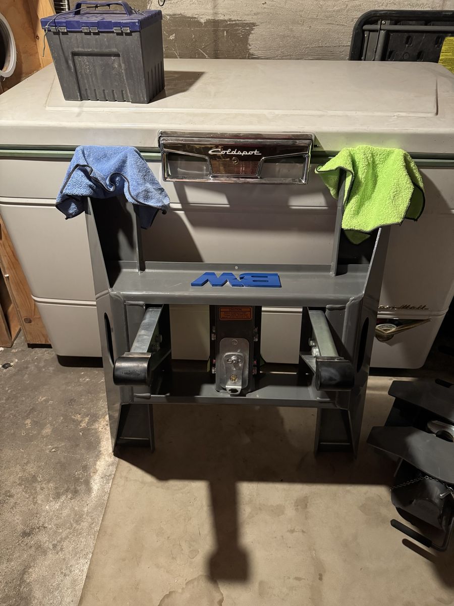 B&W Fifth Wheel Hitch Base and Head Assembly