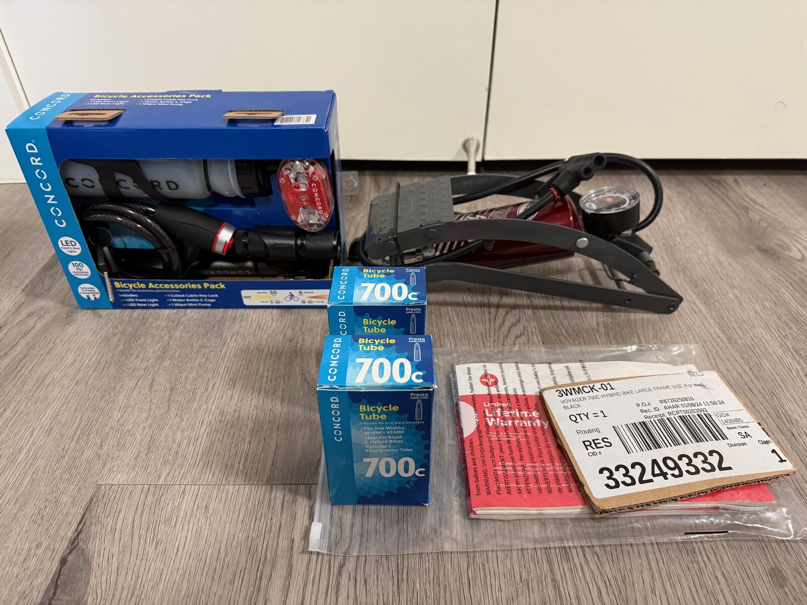 Schwinn Hybrid, Voyager, Large Frame, 28" Wheels, 1 5/8 X 1 1/2 Tires