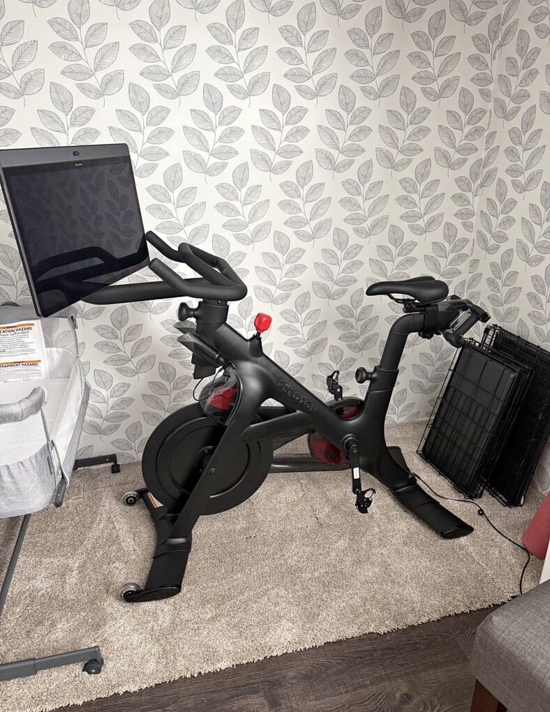Peloton Bike Plus (Free Delivery)