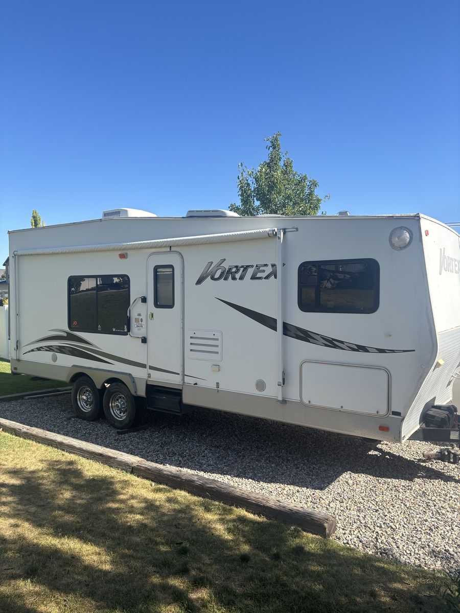 2007 Vortex by Thor 244fs toy hauler