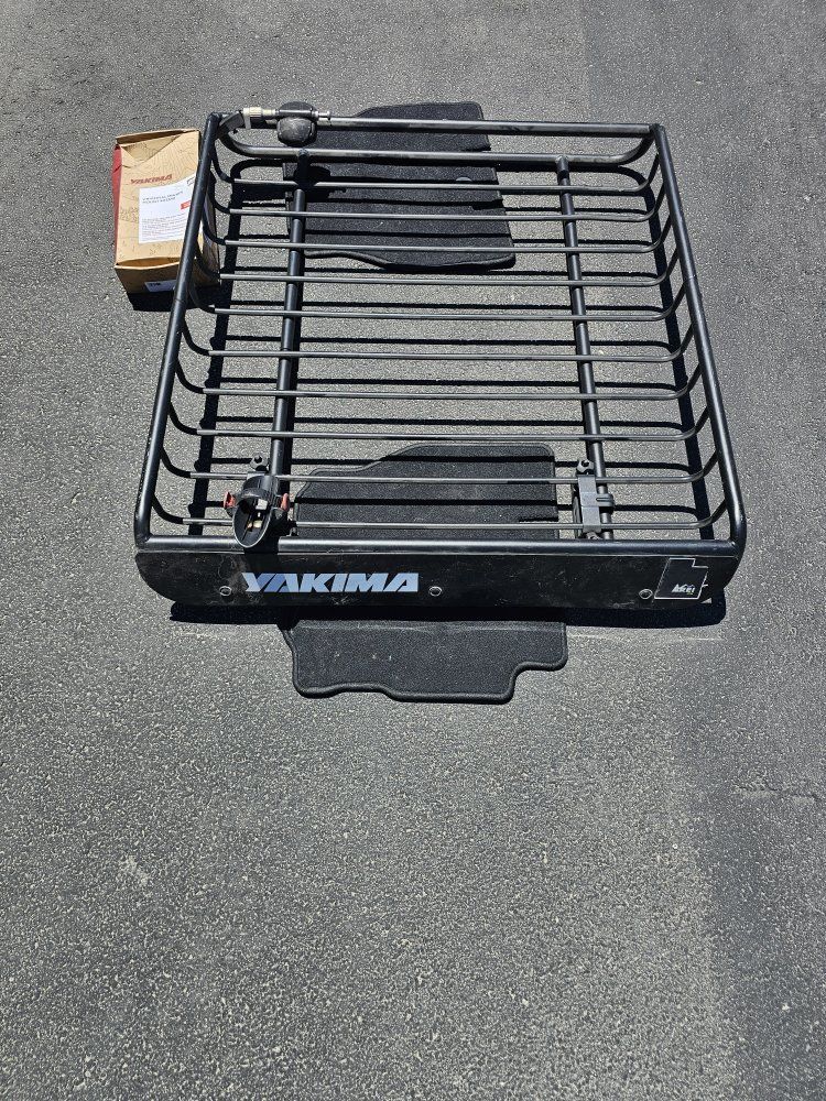 Yakima LoadWarrior Roof Rack Cargo Basket - Black, Used with mounts and 1 bike holder