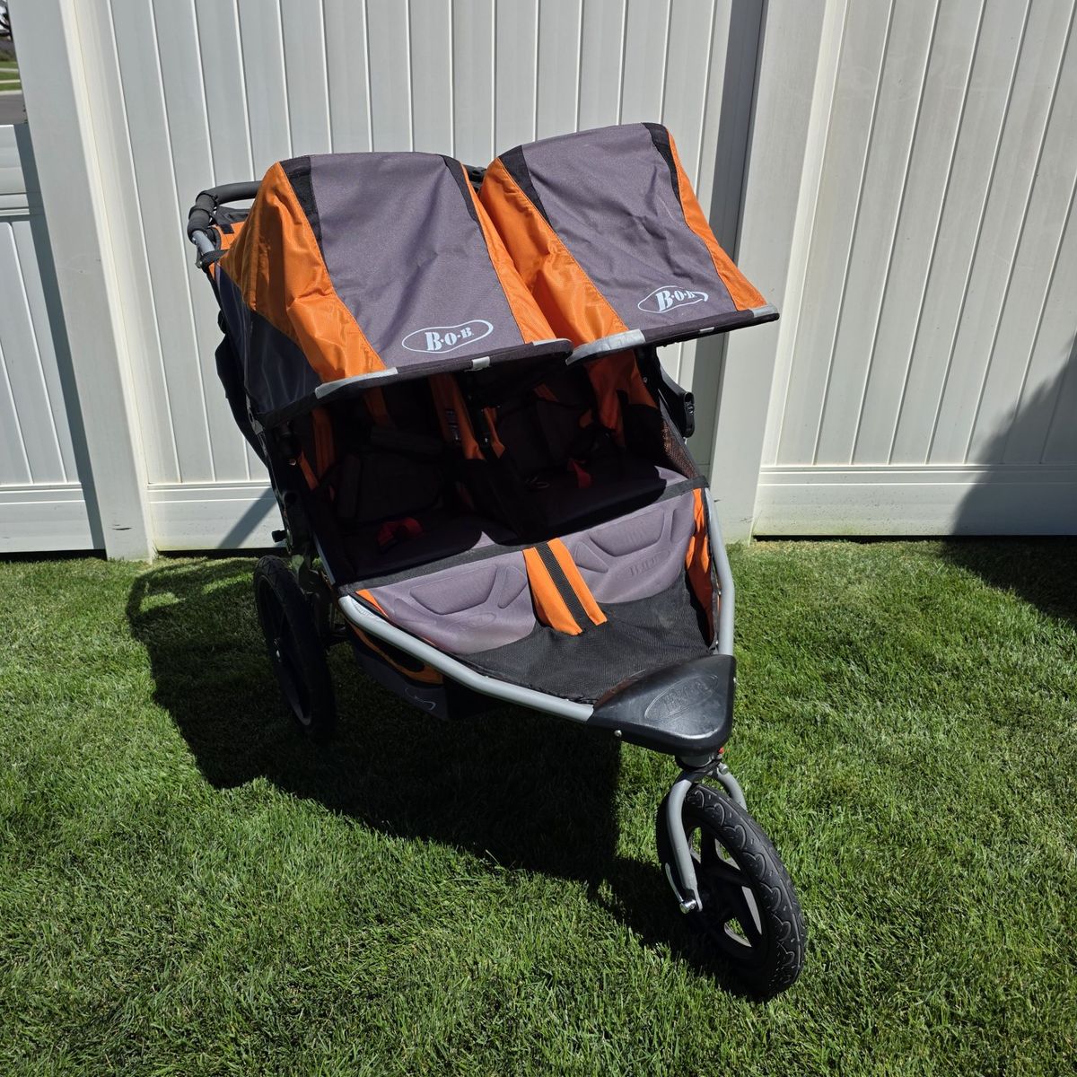 BOB SE Double Jogging Stroller with Snack Tray and Handlebar Organizer