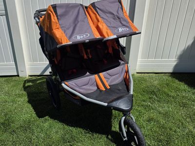 BOB SE Double Jogging Stroller with Snack Tray and Handlebar Organizer