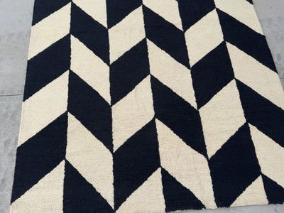 Modern Rug - Just make an offer I’ll prob take it!