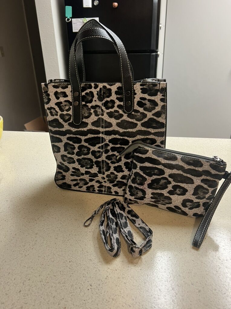 MODERN chic Leopard PrInt bags new.
