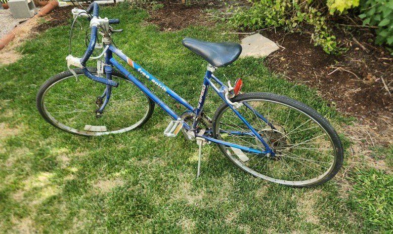 vintage Free Spirit Blue 10-Speed Road Bike, 26-inch wheels, Vintage Bicycle
