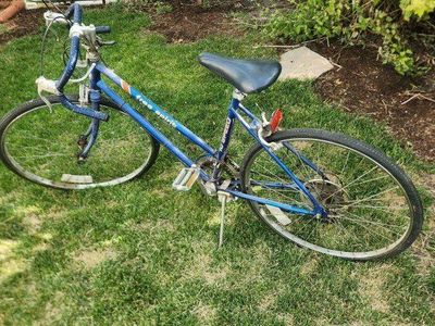 vintage Free Spirit Blue 10-Speed Road Bike, 26-inch wheels, Vintage Bicycle