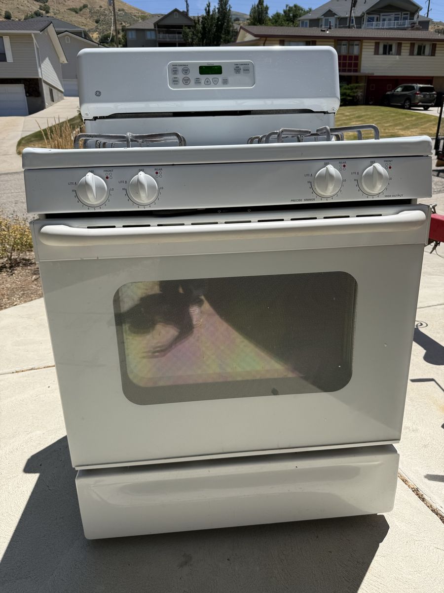 30” GE natural gas Stove/Range
