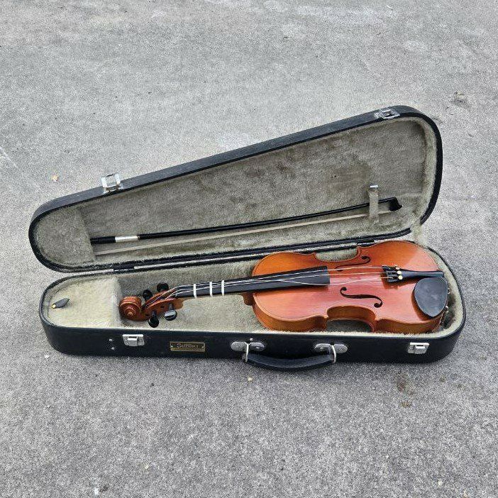 Suzuki Nagoya 1/4 Size Violin Model 220 Kids