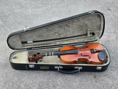 Suzuki Nagoya 1/4 Size Violin Model 220 Kids