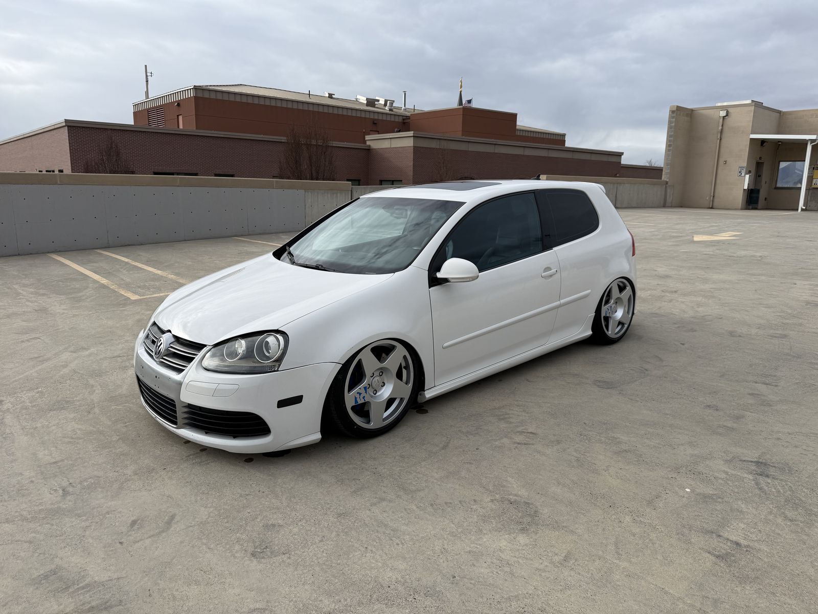 2008 VOLKSWAGEN R32 Base