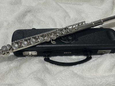 Yamaha Flute - Model YFL-221 - Silver - Excellent Condition with Hard Case