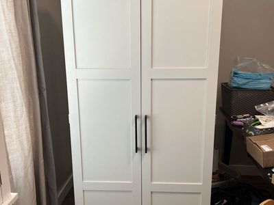 Free storage cabinet shelves thing