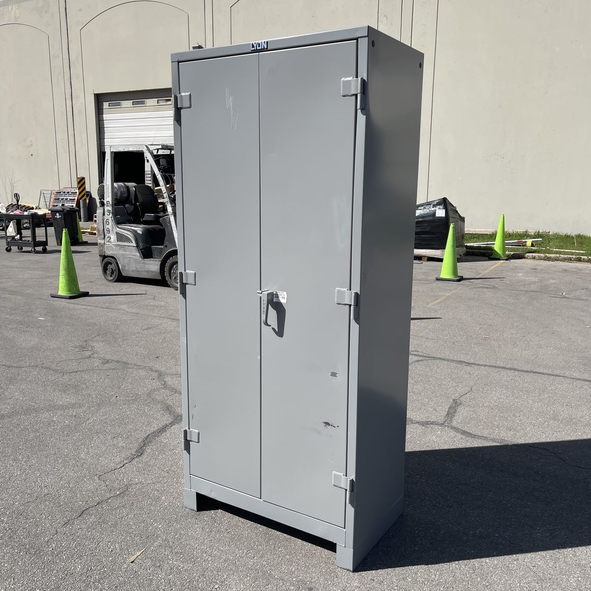 LYON All Welded Industrial Bin Cabinet W/ 64 Bins 82”x36”x21” Grey DD1122